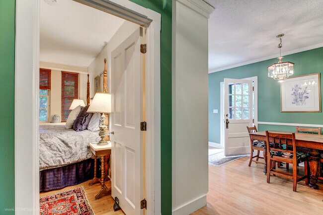 Building Photo - 6 Howe Ave