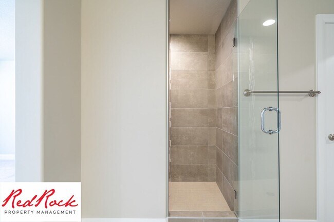 Building Photo - 4 Bedroom, 2.5 Bathroom Townhome in Hurric...