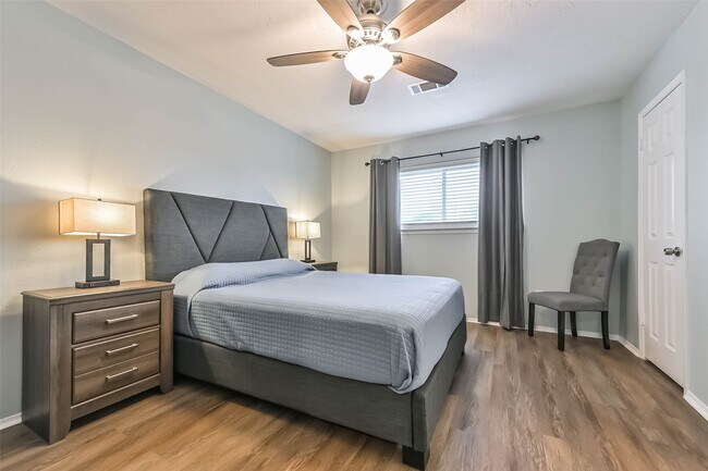 Building Photo - 1415 Ramada Dr