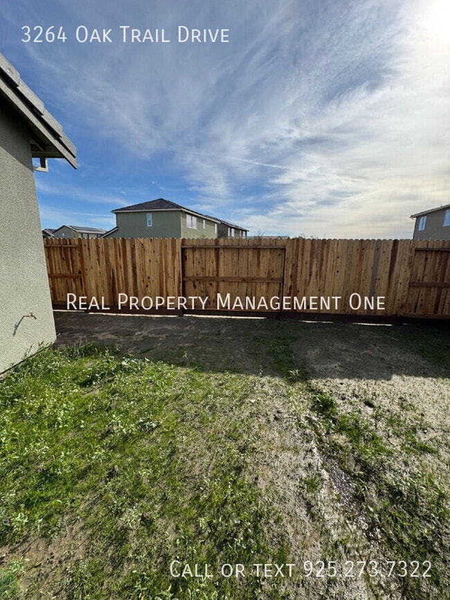 Building Photo - 3264 Oak Trl Dr