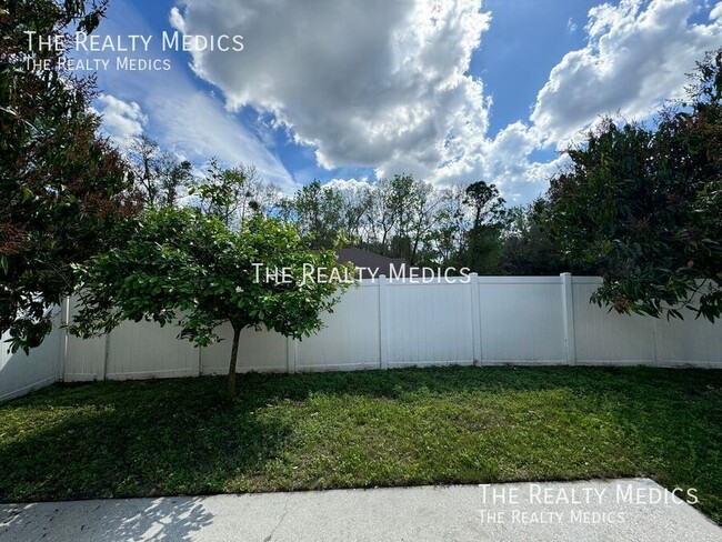 Building Photo - AAVAILABLE NOW! Charming 3 Bedroom and 2 B...