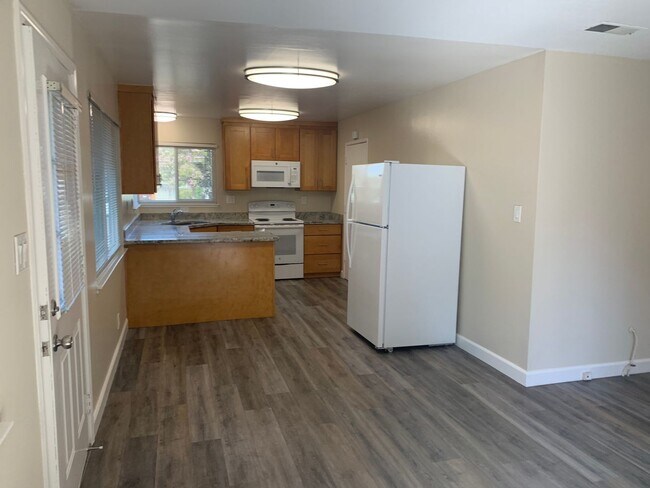 Building Photo - 39-1810