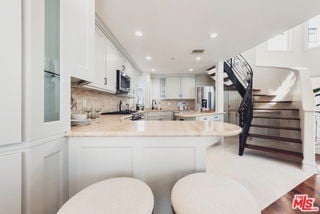 Building Photo - 844 3rd St