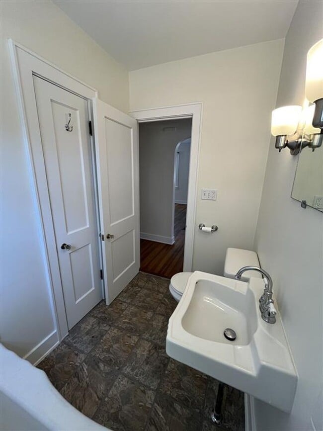 Building Photo - Newly Renovated Two Bedroom House for Rent...