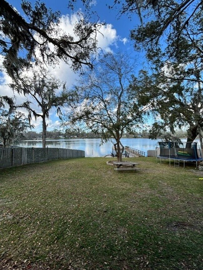 Building Photo - Beautiful home in Lake Park