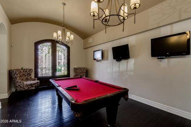 Building Photo - 1367 S Country Club Dr