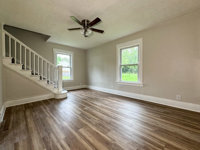 Building Photo - 2957 Greenfield Ave