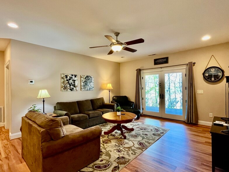 Building Photo - 33 Winterhawk Drive