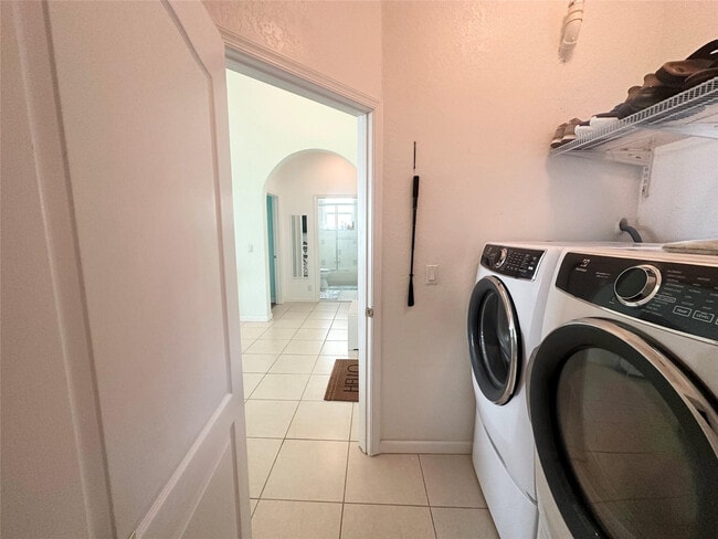 Building Photo - 6028 Santa Margarito Dr