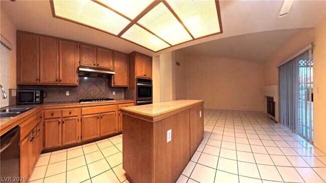 Building Photo - 4844 Jadero Dr