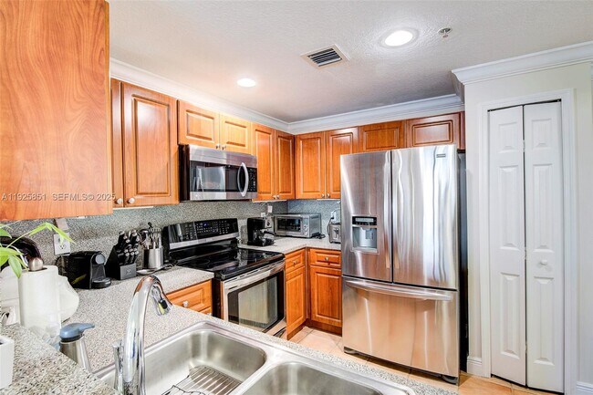 Building Photo - 6380 NW 114th Ave