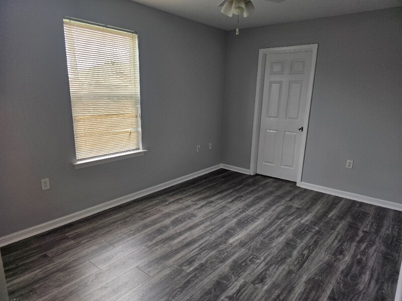 Building Photo - 4416 Rhodes Dr