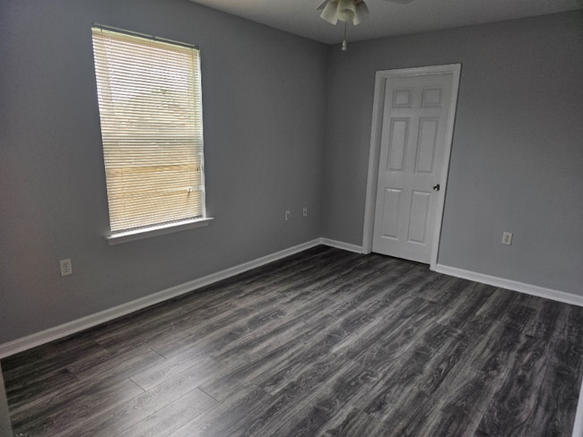 Building Photo - 4416 Rhodes Dr