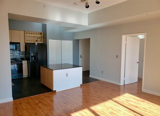 Building Photo - 388 E Ocean Blvd