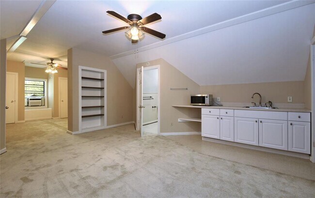 Building Photo - 2301 Sunset Blvd