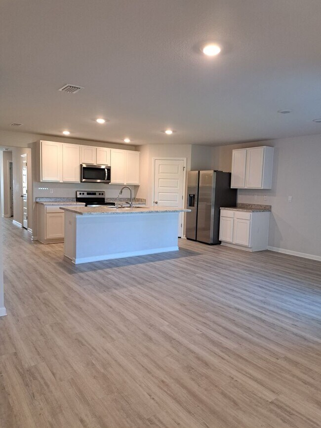 Building Photo - 4897 Shurer Ln