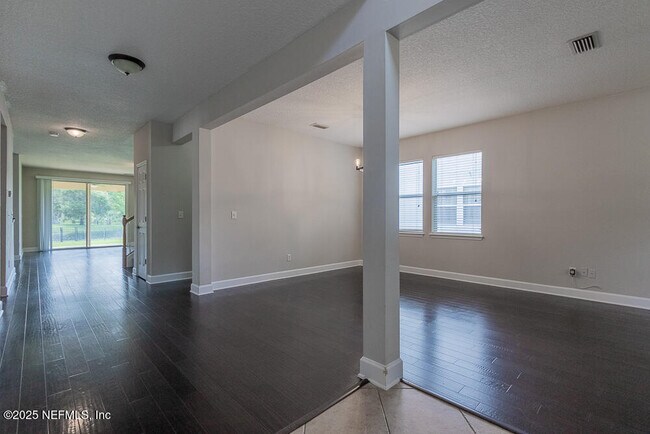 Building Photo - 608 Spruce Creek Rd