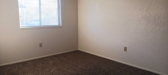 Building Photo - 220 Allouette Way
