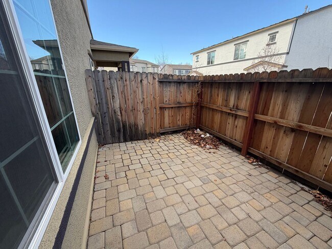 Building Photo - Low Maintenance 3 Bedroom Home in South Reno!