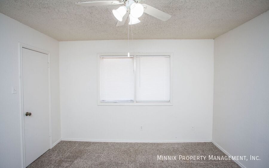 Building Photo - 8208 Vernon Ave