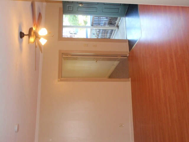 Building Photo - 22 Tracy St