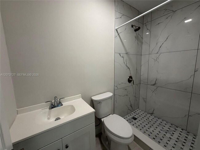 Building Photo - 10921 SW 144th Ave