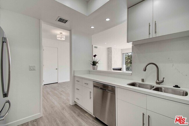 Building Photo - 2324 S Beverly Glen Blvd