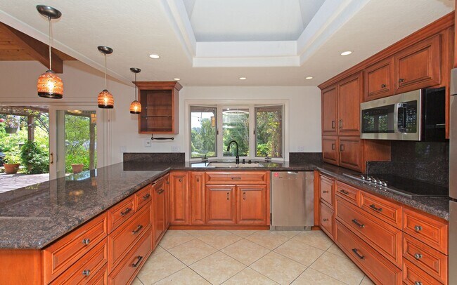 Building Photo - Stunning & Spacious Encinitas Home w/ Gorg...