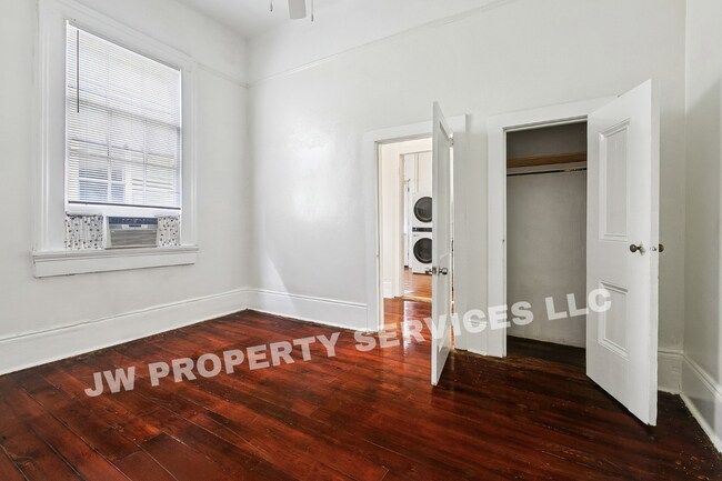 Building Photo - 2332 Ursulines Ave