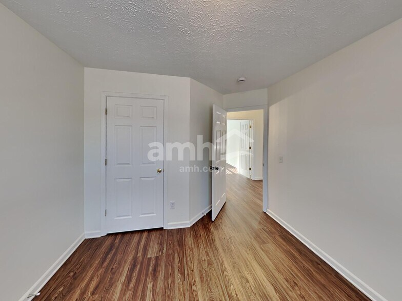 Building Photo - 105 Koleberg Trl