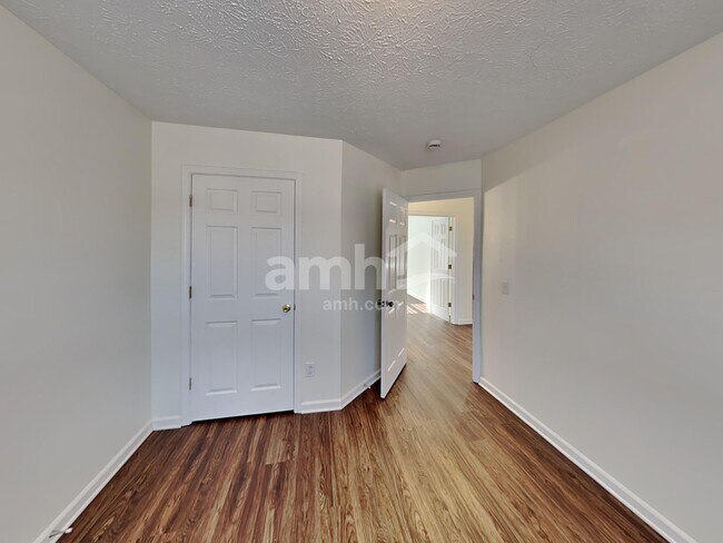 Building Photo - 105 Koleberg Trl