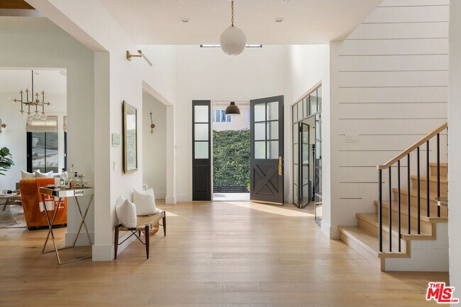 Building Photo - 16101 Royal Mt Dr