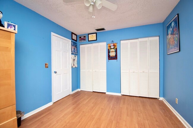Building Photo - 6640 Thornhill Ct
