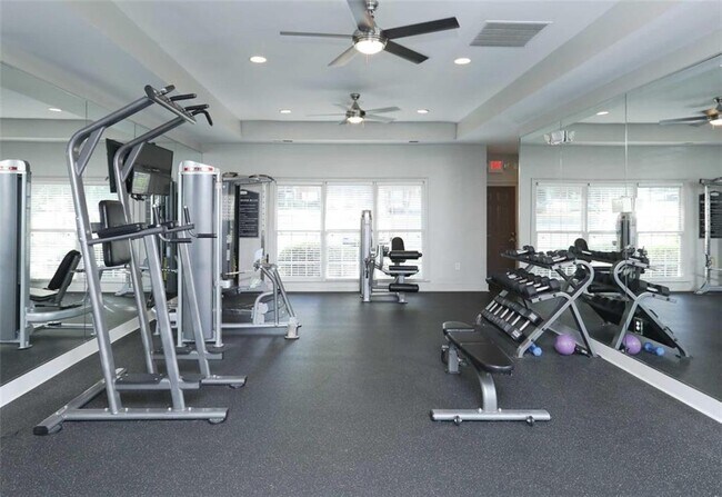 Building Photo - 9200 Roberts Dr