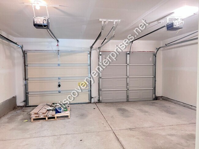 Building Photo - 3/2.5 in College Park! 1st month's rent FREE with 13-month lease!!