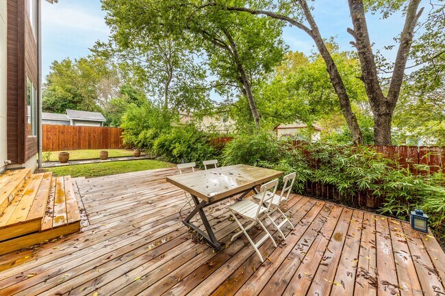 Building Photo - Gorgeous Fully Furnished Home in Brentwood...