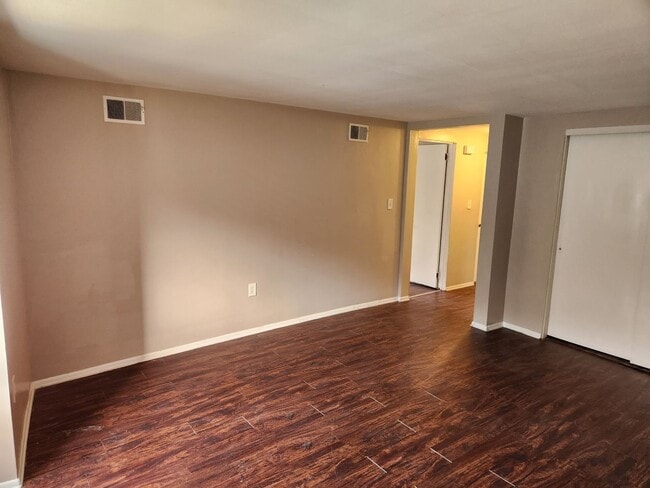 Building Photo - Updated 2 Bedroom Apartment in Millvale!