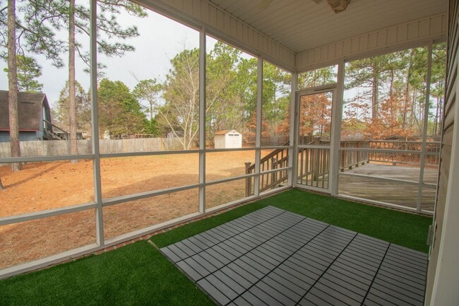 Building Photo - Available March 1! 4 Bedroom 2.5 Bathroom With Bonus and Screened in Porch!