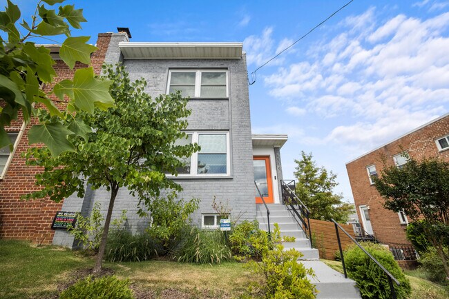 Building Photo - 5519 5th St NE