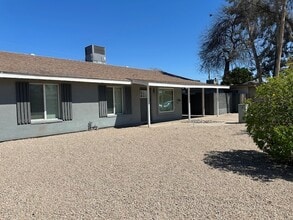 Building Photo - 1416 E Del Rio Dr