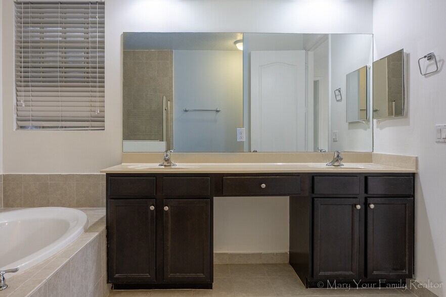 Building Photo - 3841 Aspen Leaf Dr