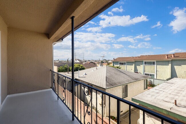 Building Photo - 2516 Voorhees Ave