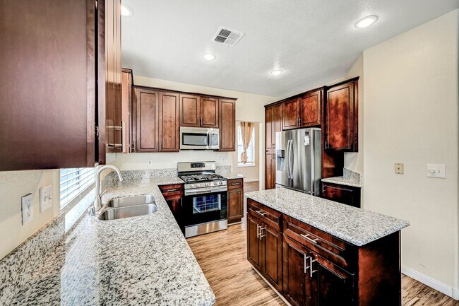 Building Photo - Beautiful Summerlin Hills Two Story 4 Bedr...