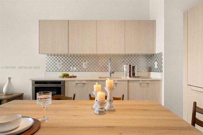 Building Photo - 501 NE 31st St