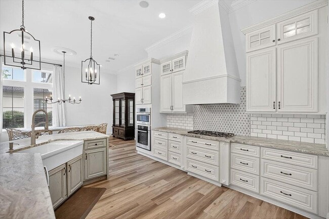 Building Photo - 3161 Club Dr