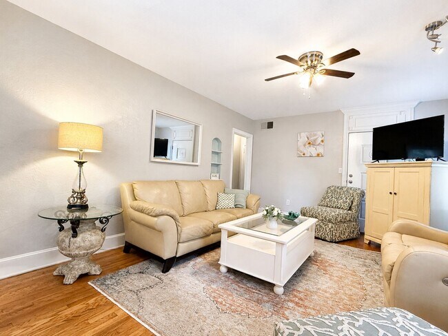 Building Photo - Classic character with cozy comfort in this FURNISHED 1Bedroom / 1Bath Duplex home at Fruitland P...