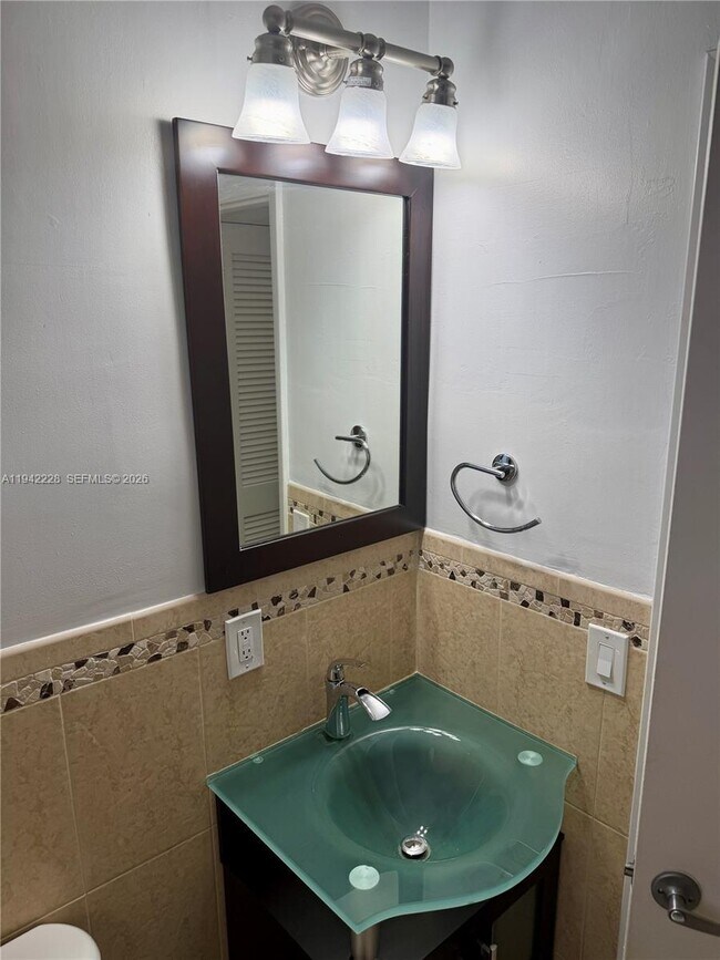 Building Photo - 814 Capri St