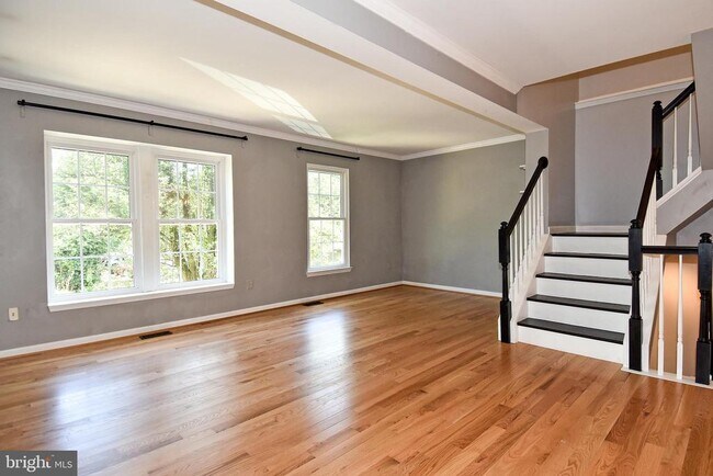 Building Photo - 5987 Edgehill Ct