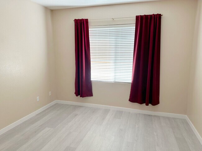 Building Photo - 204 Crooked Tree Dr