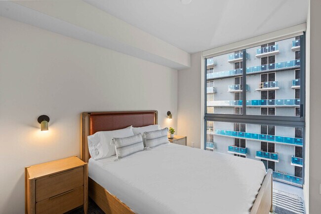 Building Photo - 11 NE 6th St